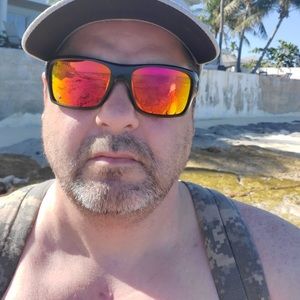 Meet your Posher, Carlos